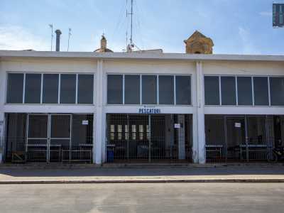�Bottino� che viene poi venduto nell�antistante �piazza del pesce�, il mercato ittico realizzato nel 1948
